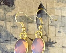 opaliet hanger oorbel verguld