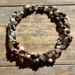 ketting stenen veel kleuren en parels