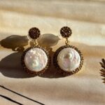 zooo mooi deze feestelijke oorbellen ! Zoetwaterparels met strass, verguld