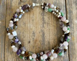 ketting zoetwater parels half edelstenen roze kwarts tijgeroog